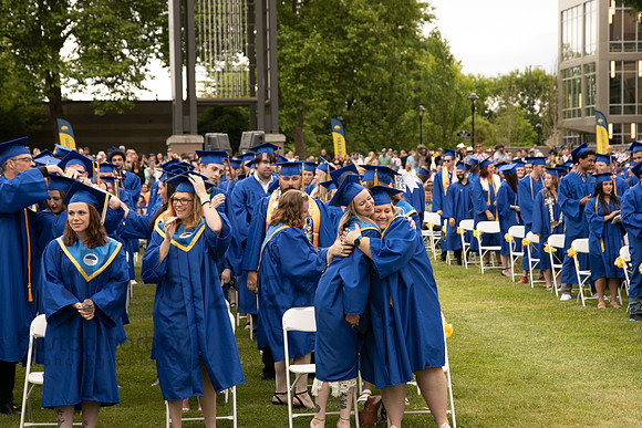 1073_CCGrad2023